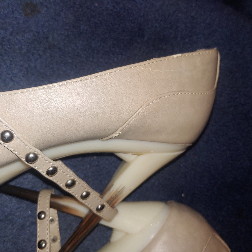 Shoes - Picture 6 of 7